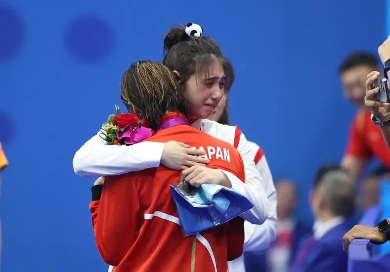 【亚运会】日本女泳将抗癌夺铜 与中国蝶后相拥而泣